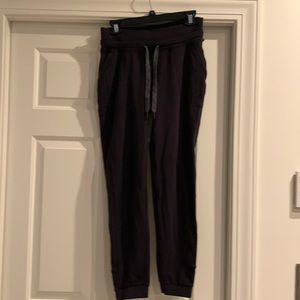 Lululemon black pants with cuffs and side pocket